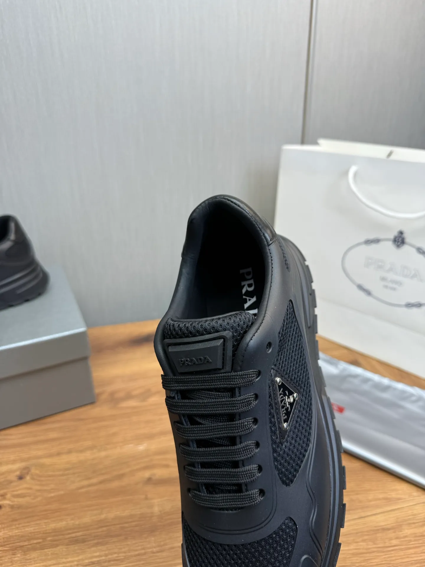 Men's shoes 💰580💰 [PRADA] Autumn and winter hot men's shoes shipped 👏Official website synchronized ⬆️Original fly-woven cowhide fabric + cowhide lining, 1⃣️:1⃣️reproduction, original sole, 38-45 (45. Customized, non-refundable)